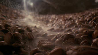 咖啡豆展示烟雾缭绕视频素材-众图网