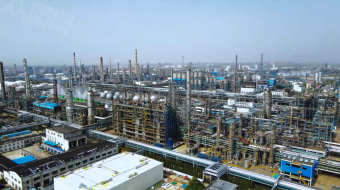 4K航拍化工行业生产污染钢铁厂石油化工-众图网