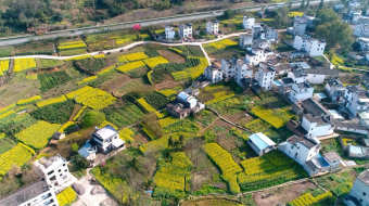 航拍春天安徽山势农村视频素材.mp4-众图网