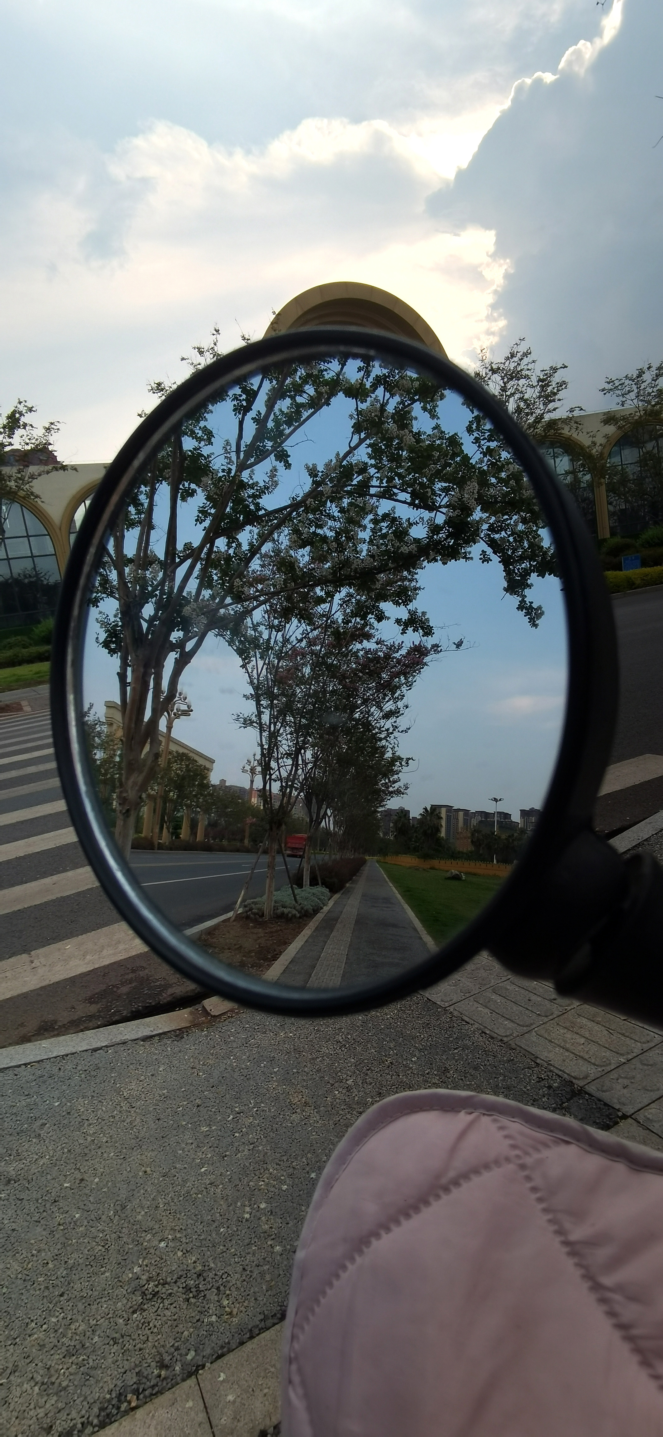 通过后视镜看风景素材