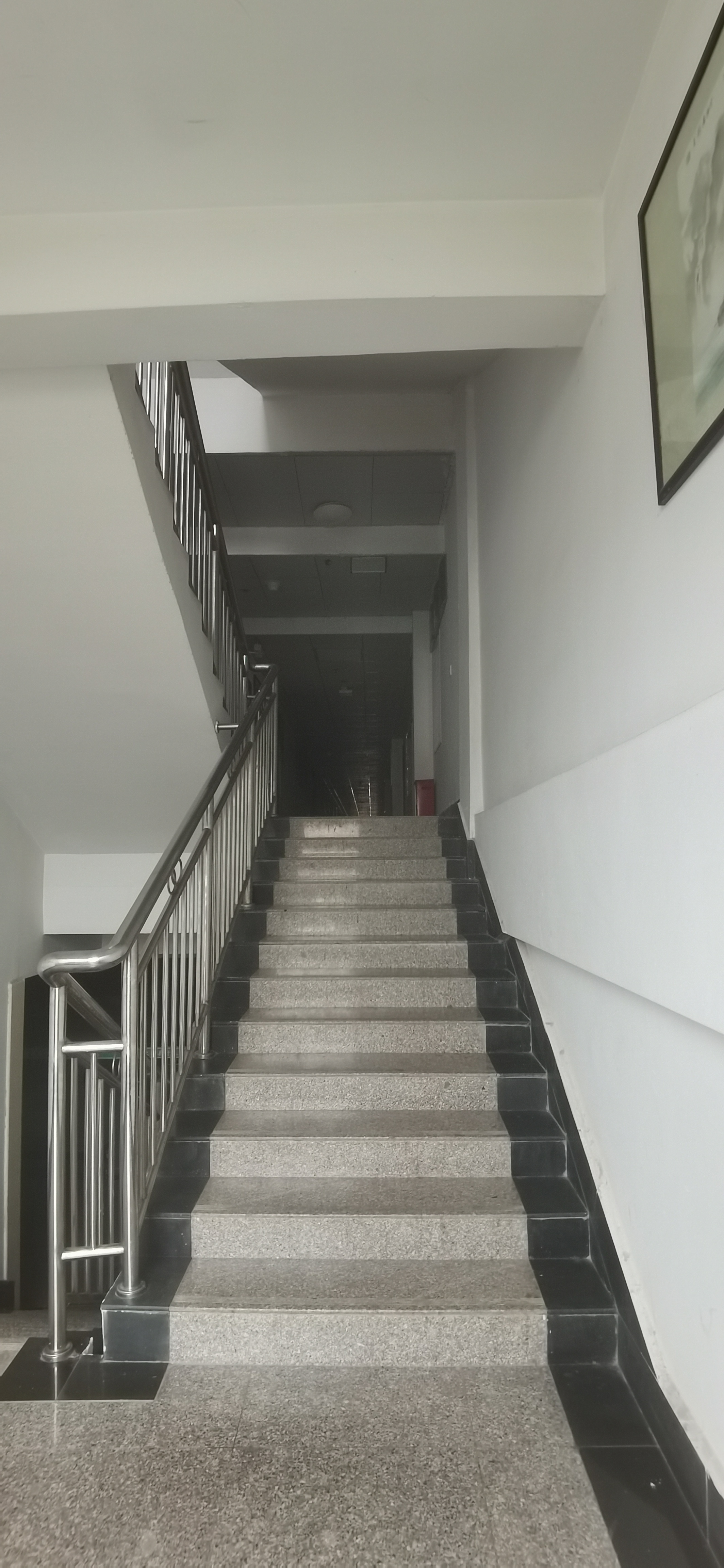 现代简约楼梯楼道摄影素材