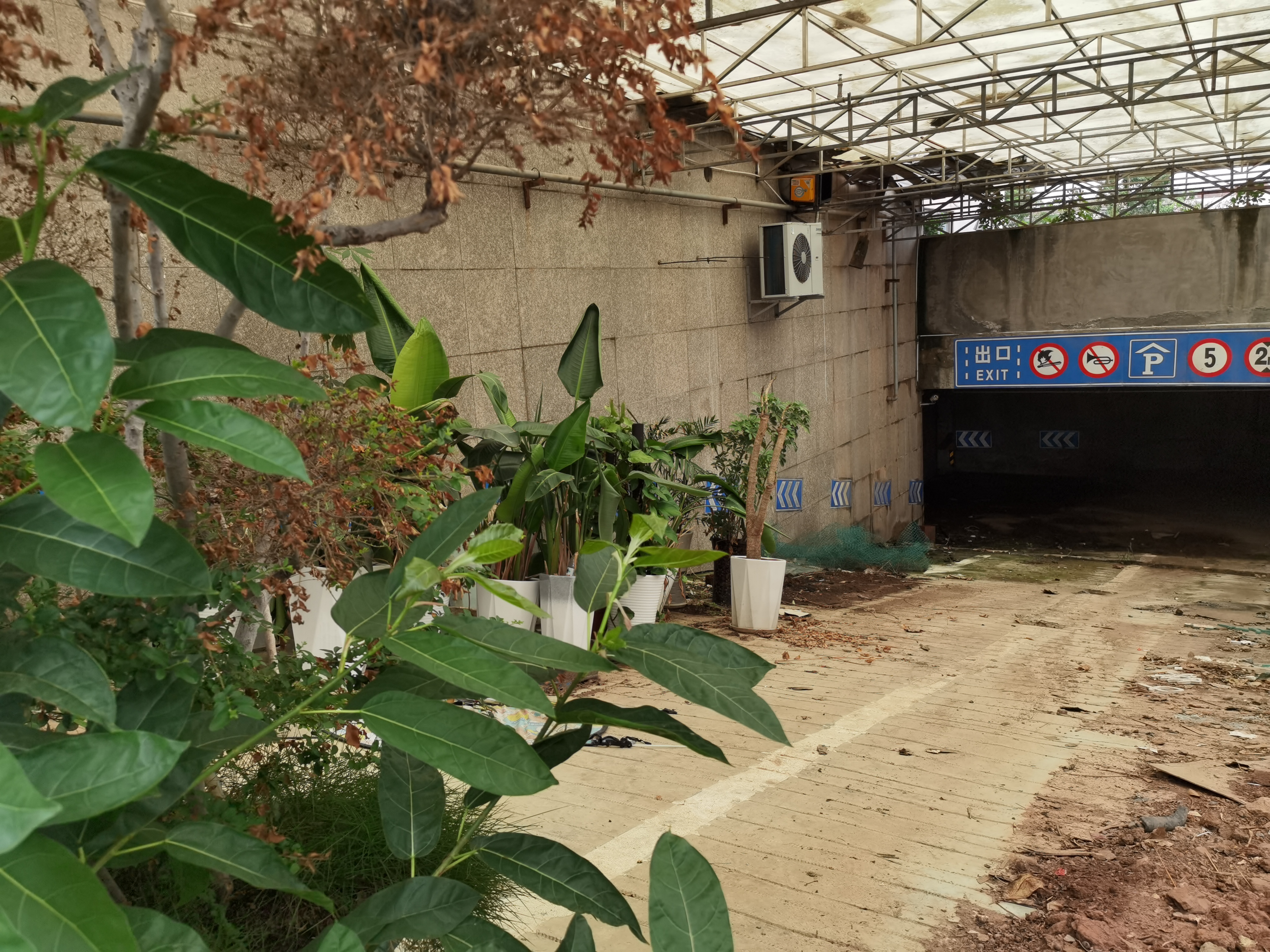 老旧荒芜城市环境素材