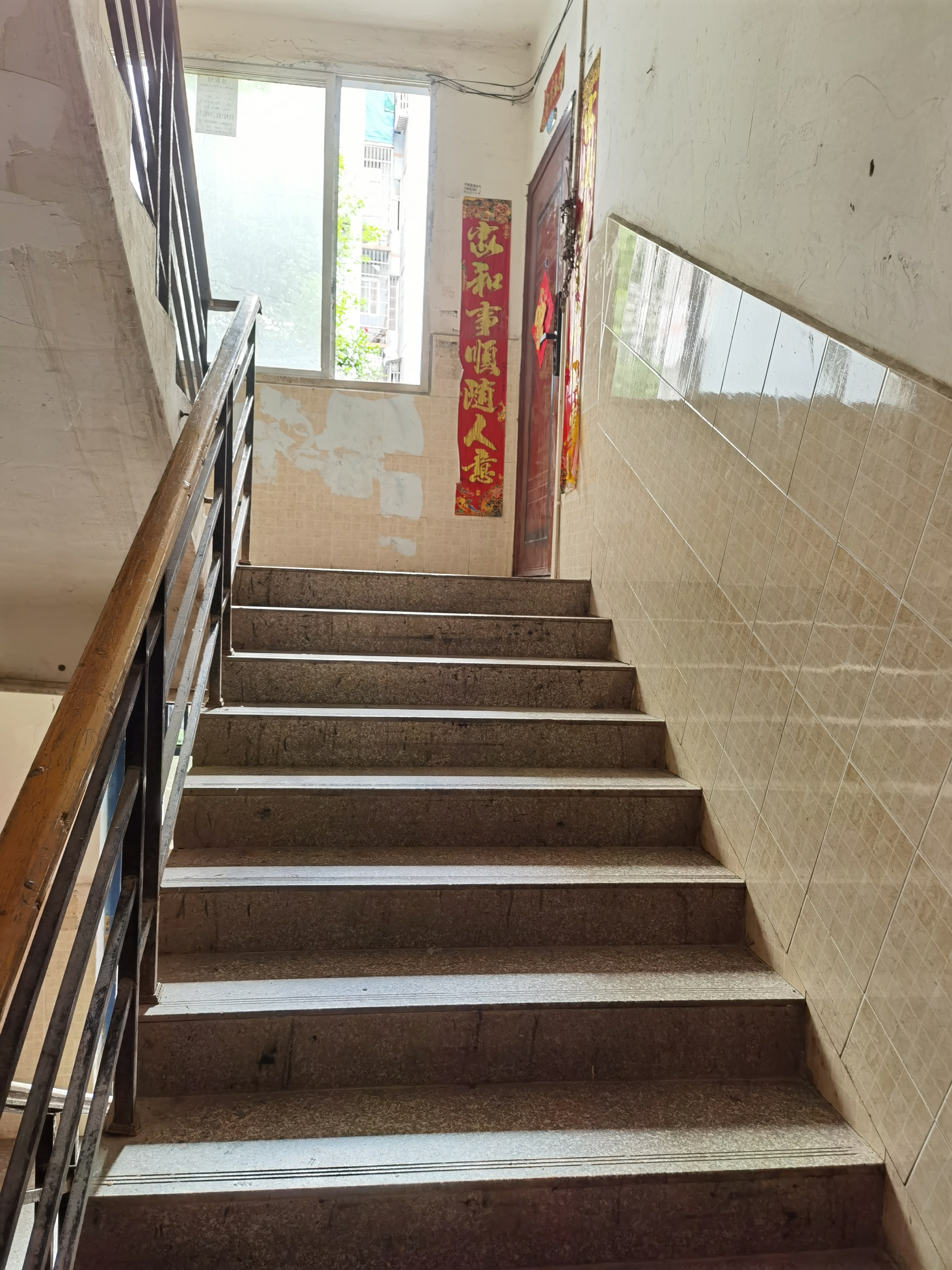 老旧小区楼梯间特写素材