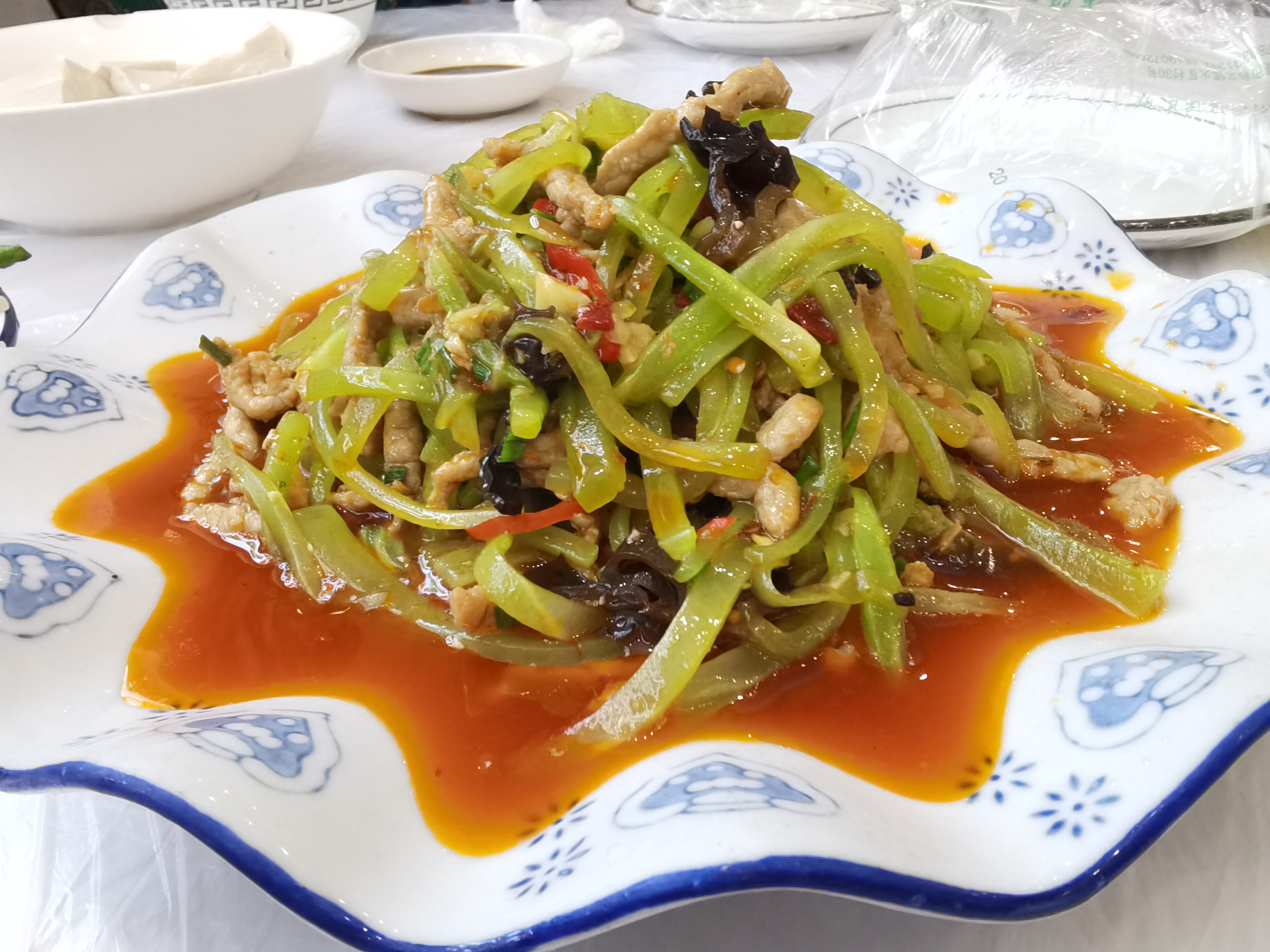 一盘美味鱼香肉丝素材