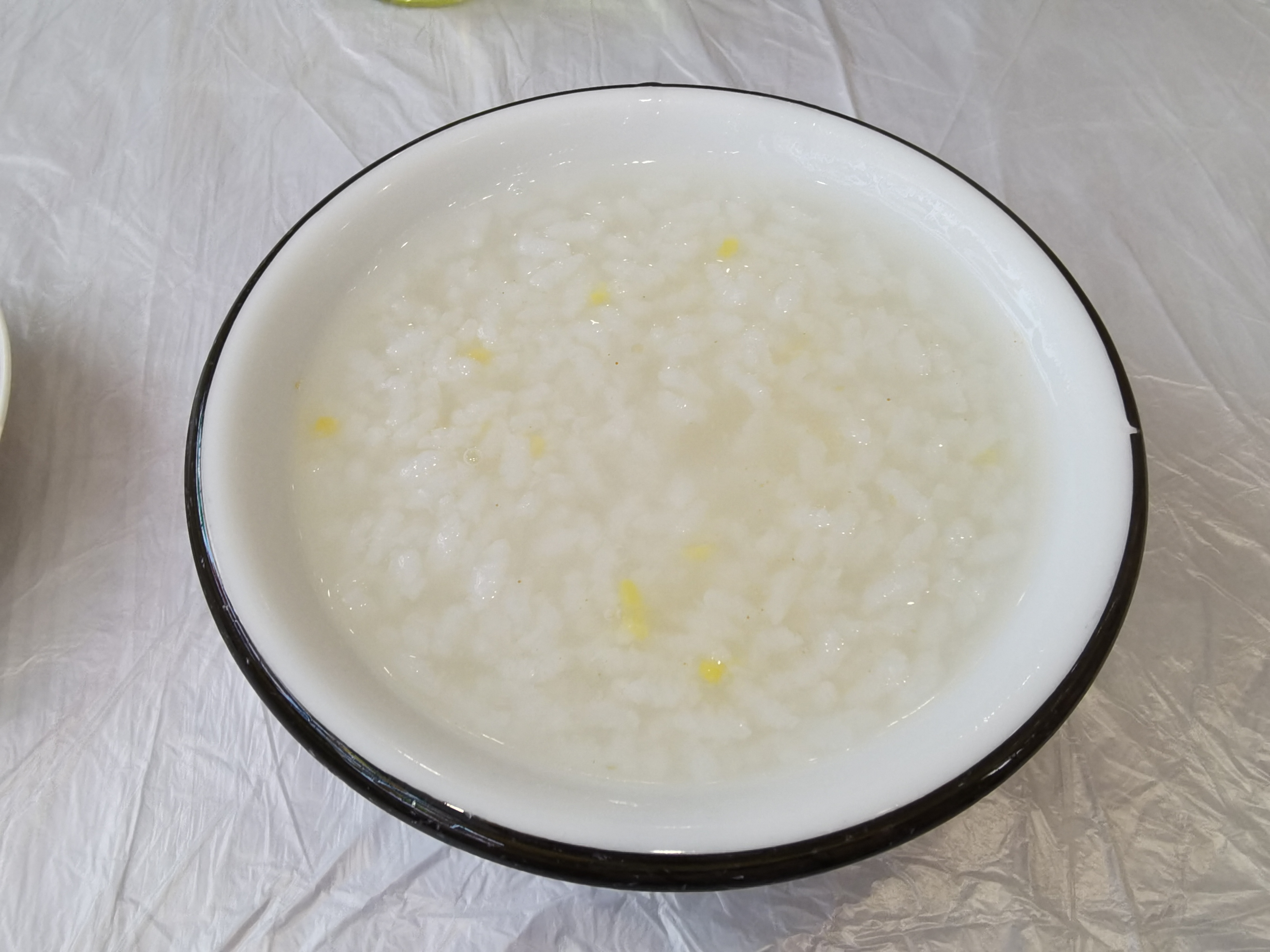一碗清香可口的白稀饭素材