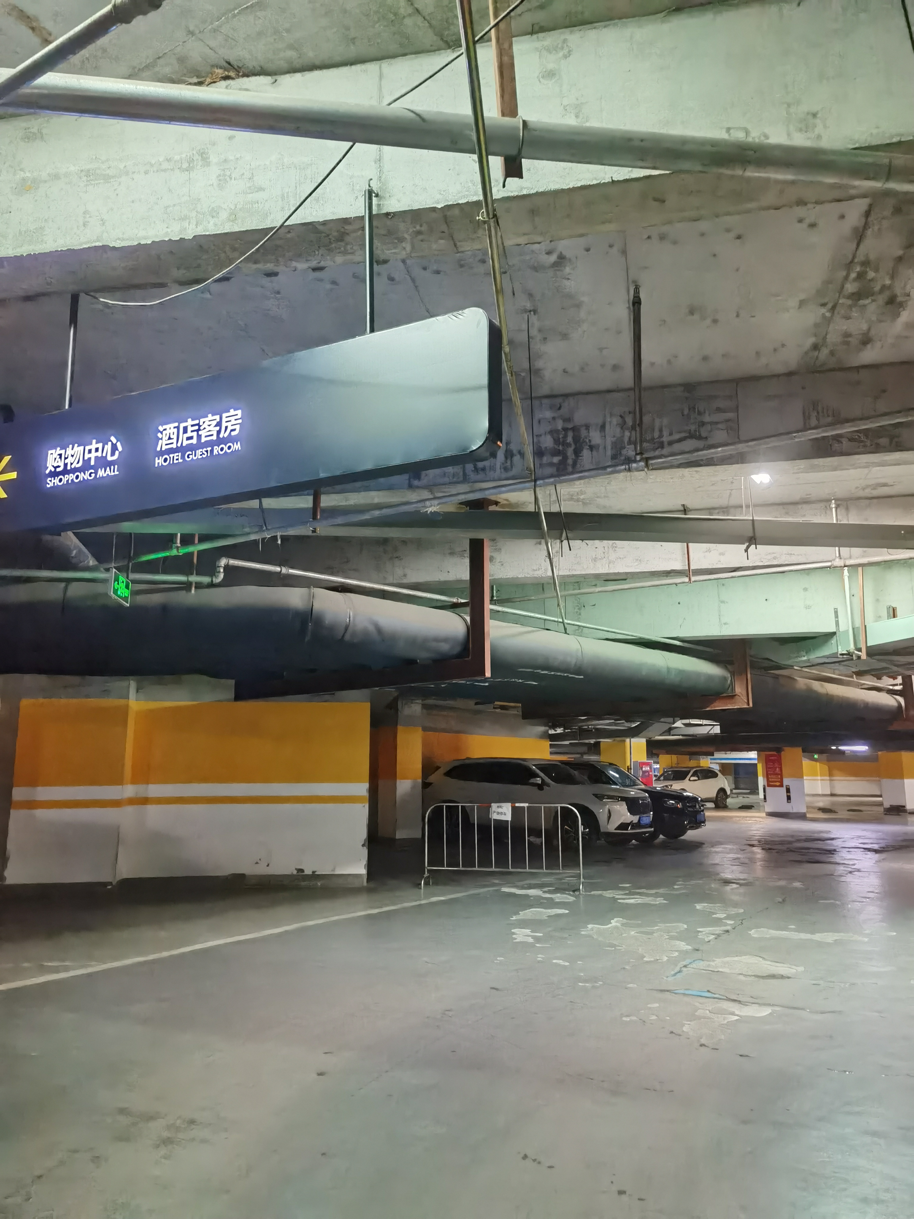 地下车库局部拍摄素材
