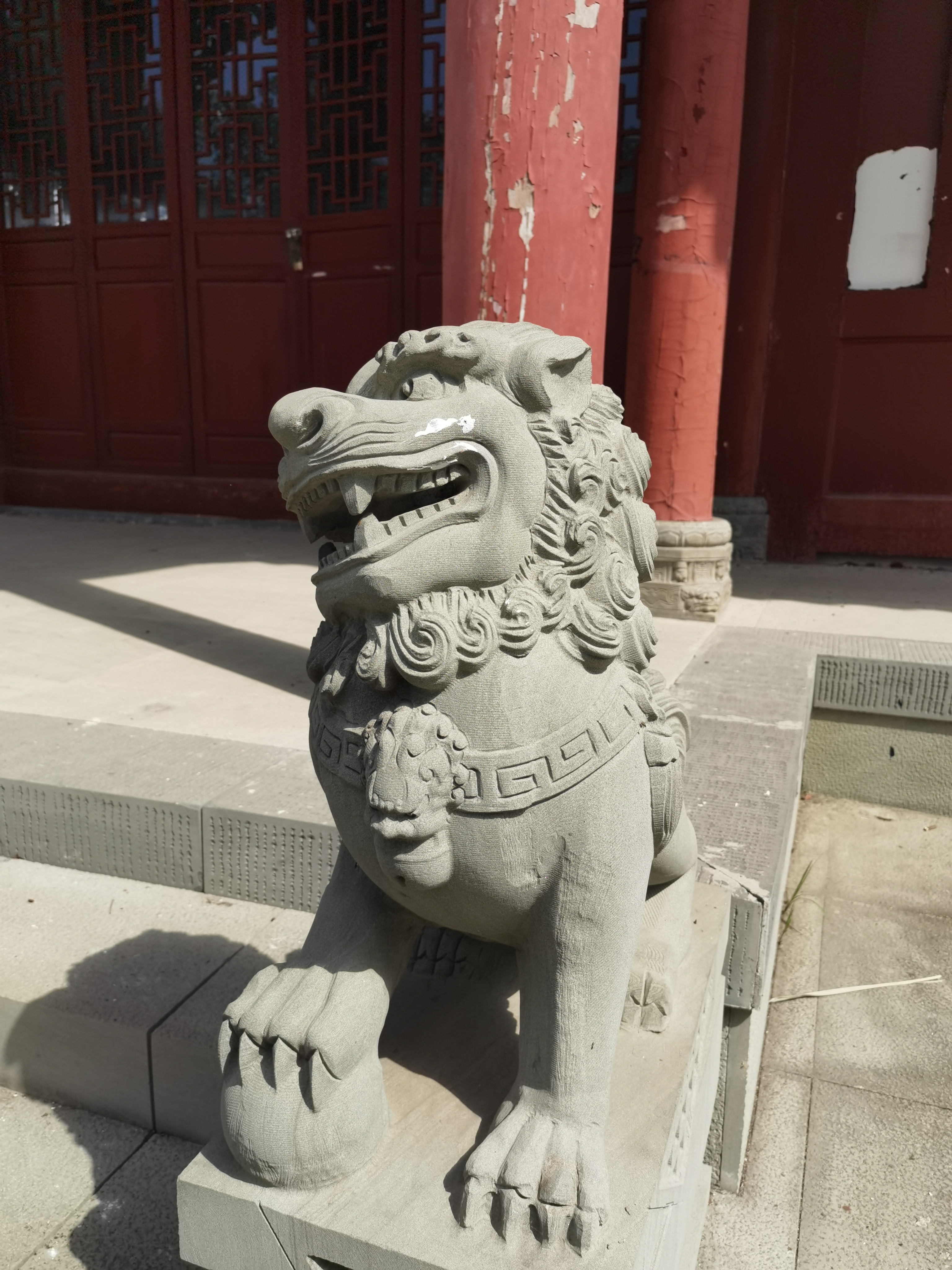 古朴典雅的石狮子特写素材