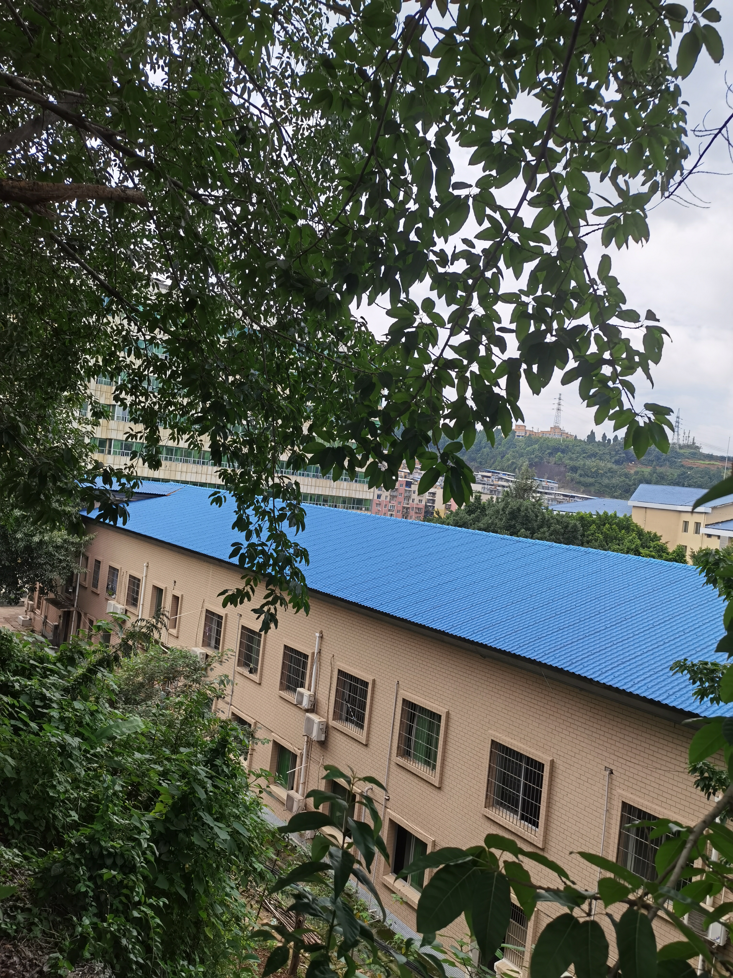 晴空下的城市建筑外观素材