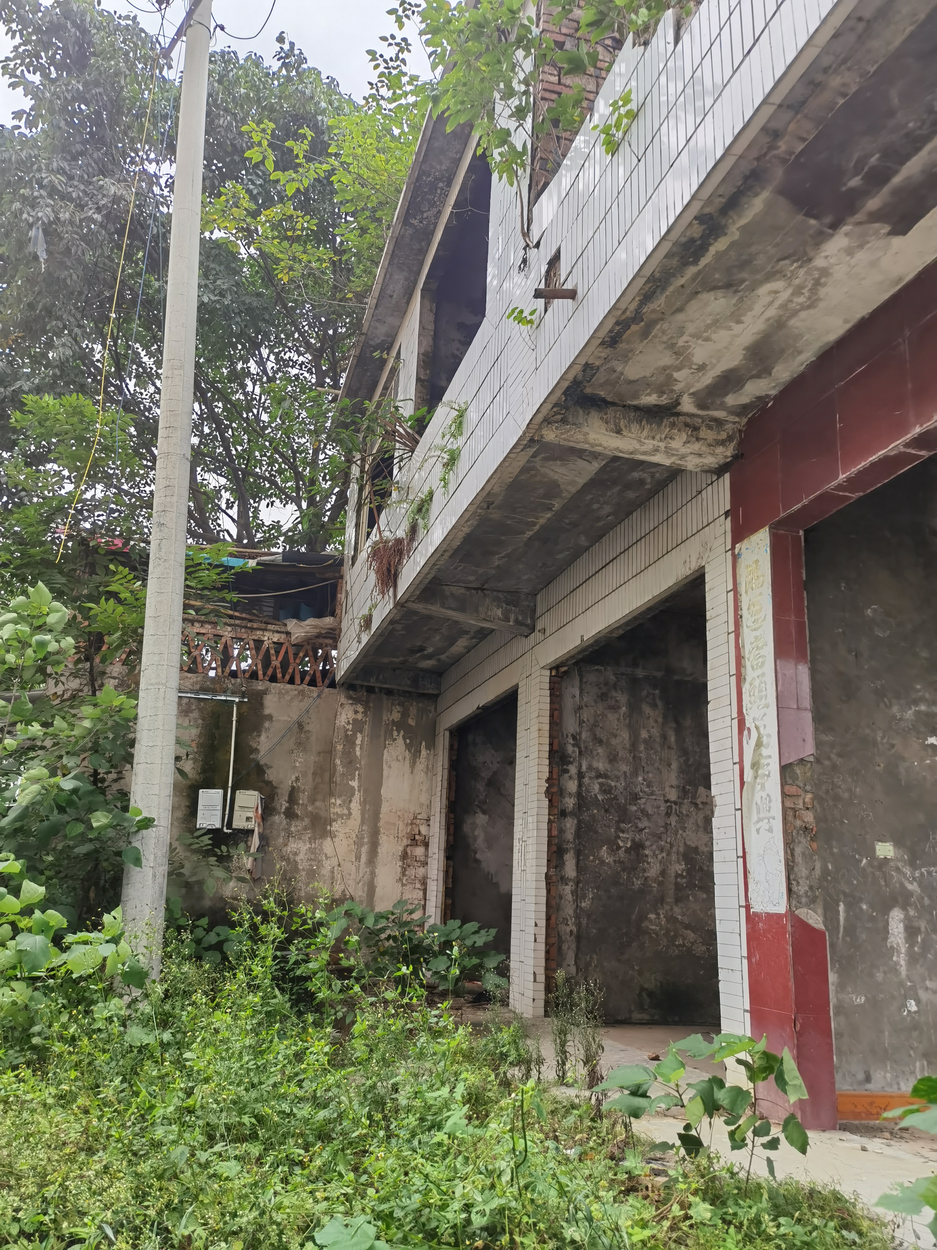 废弃建筑一片荒芜素材