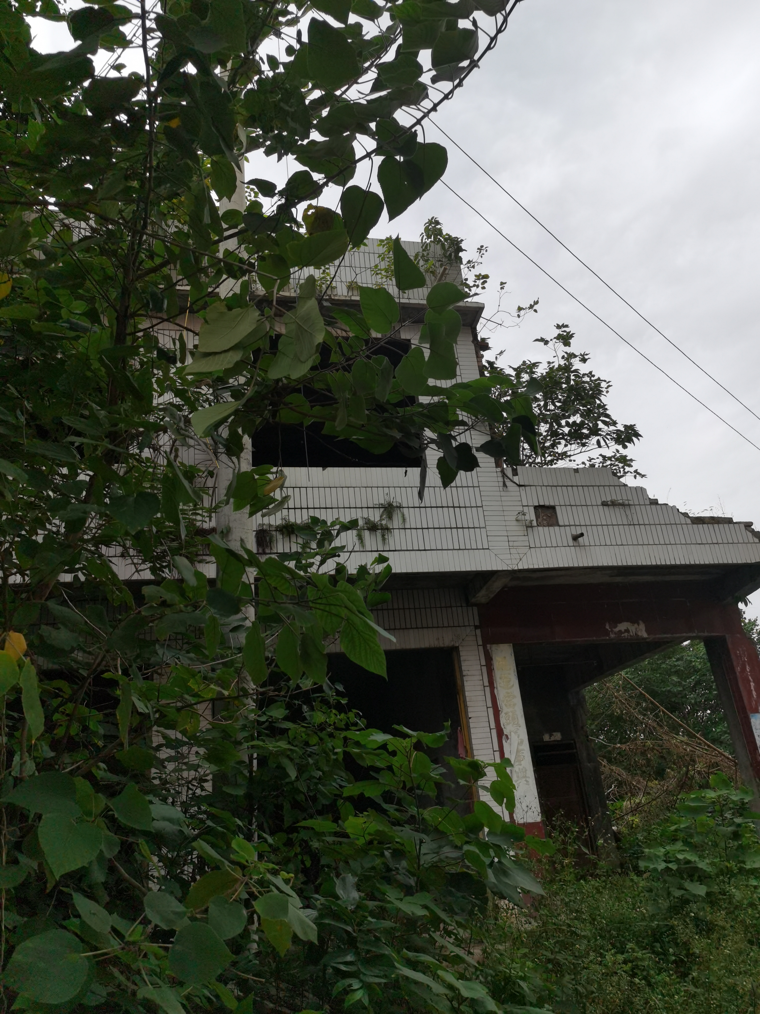 废弃建筑一片荒芜素材