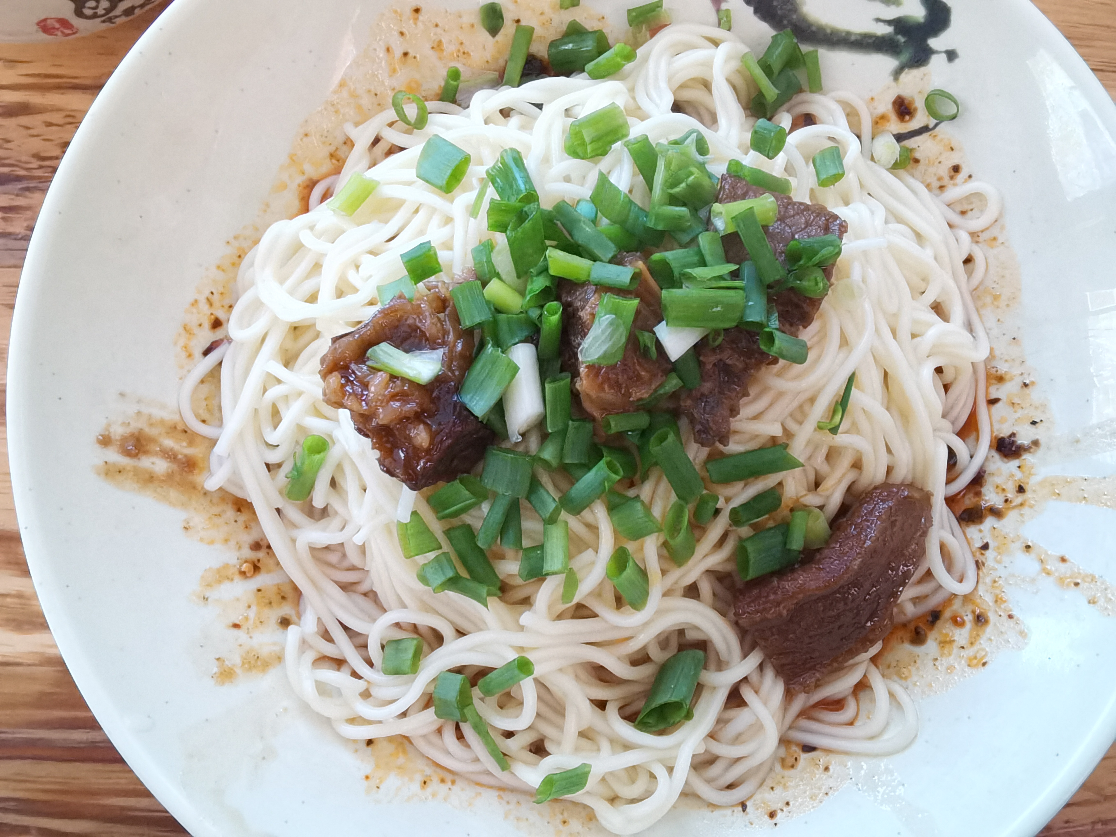 美味营养的干拌牛肉面素材