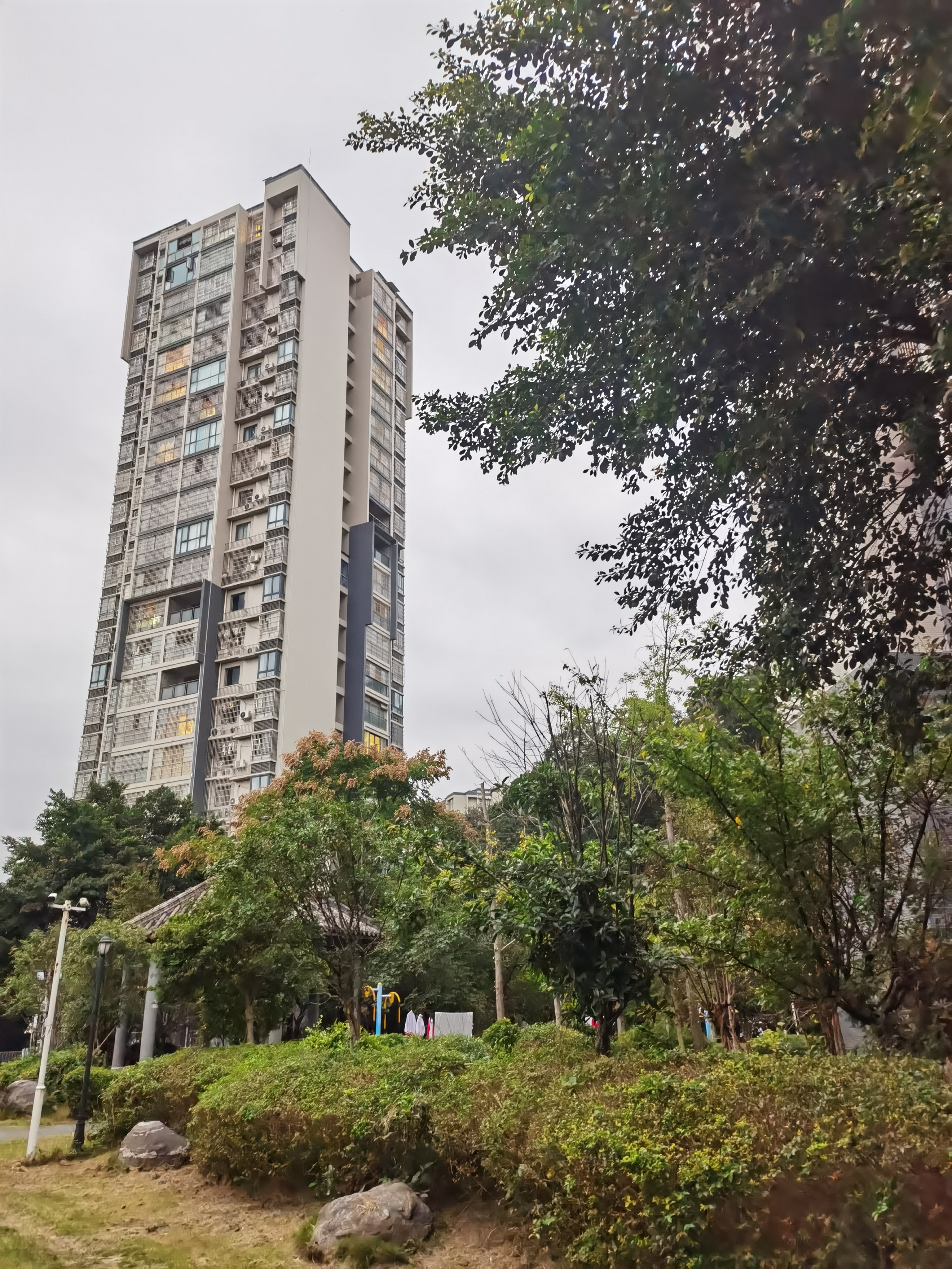 社区建筑与绿植环境素材