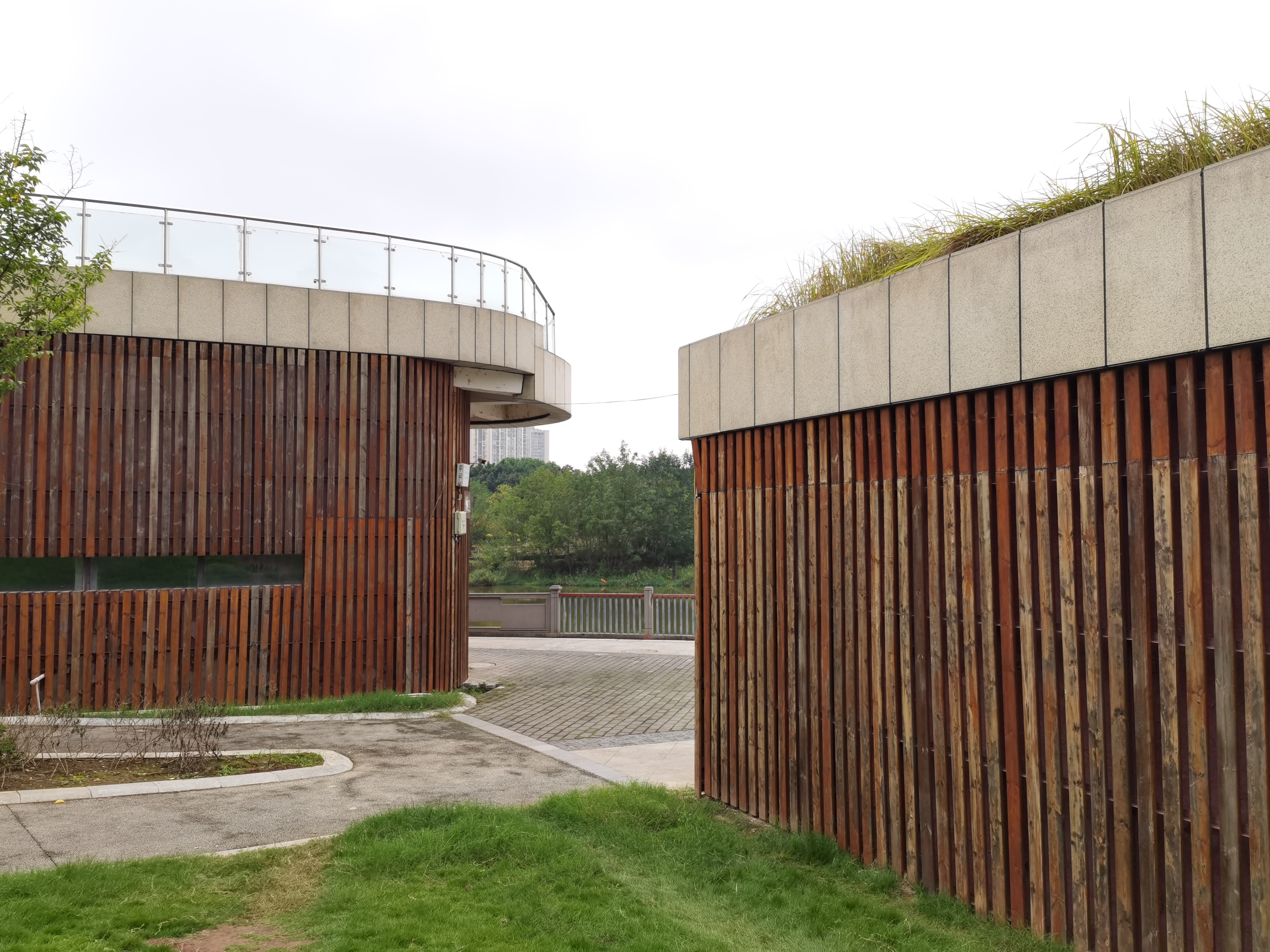 公园里休闲风格建筑素材