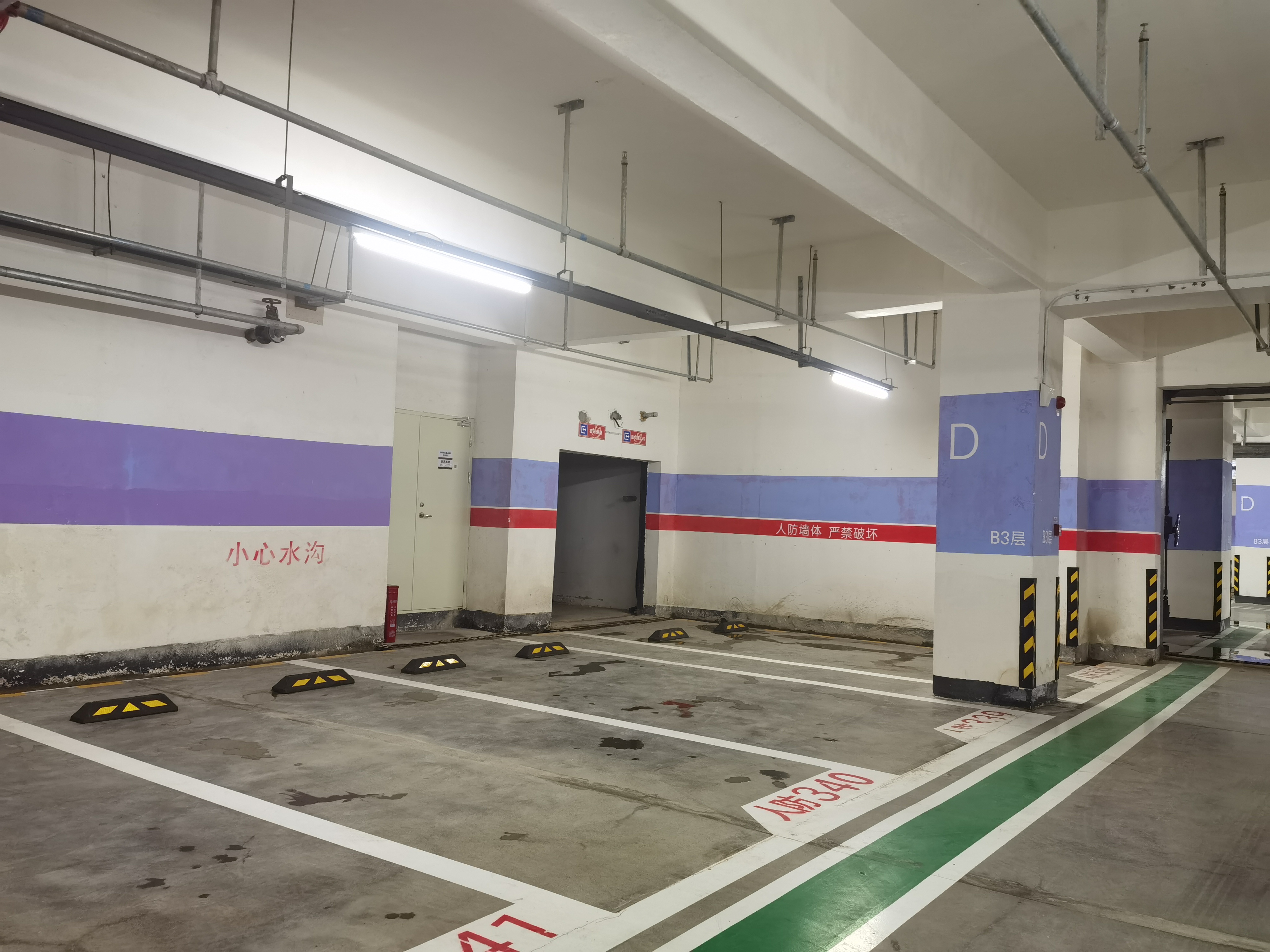 商场内部建筑特写素材