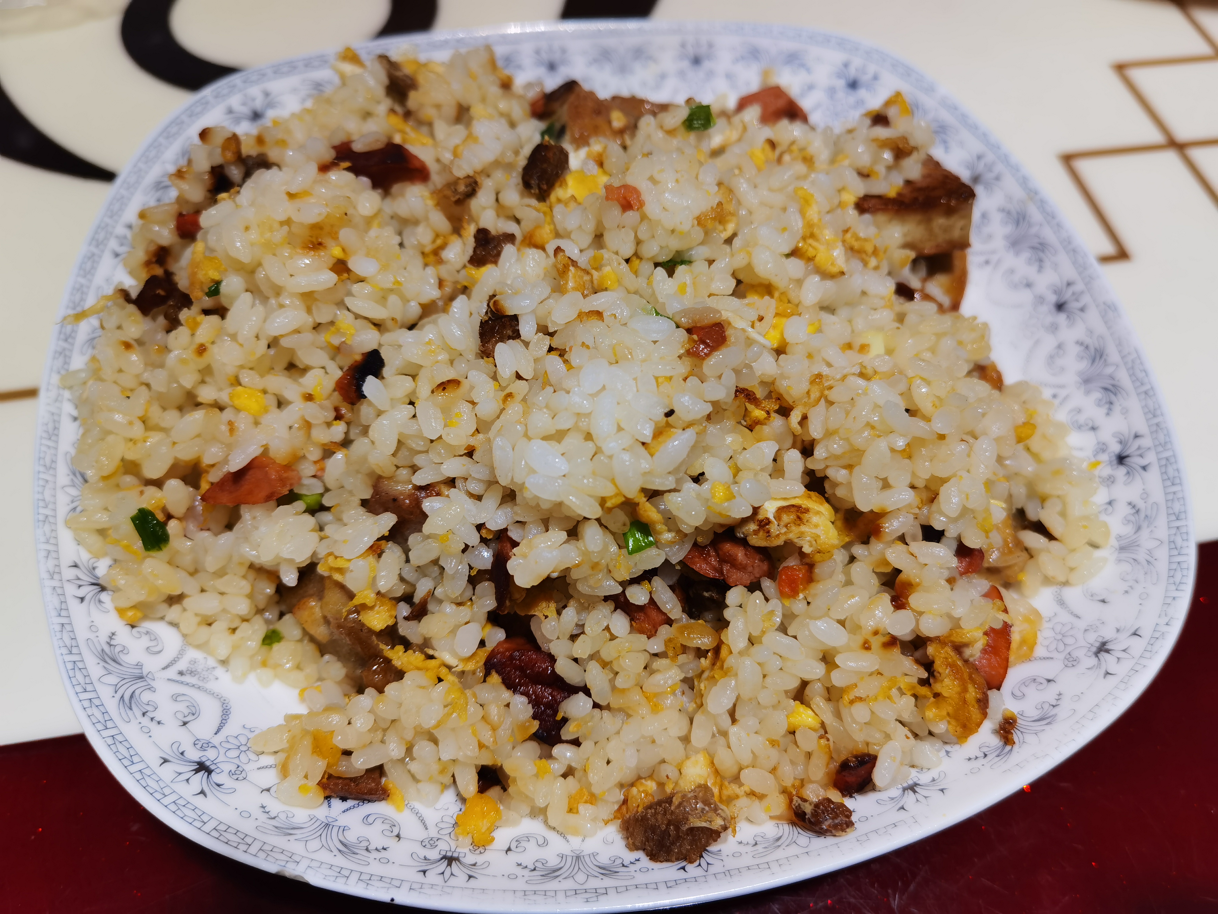 盘子里的美味炒饭素材