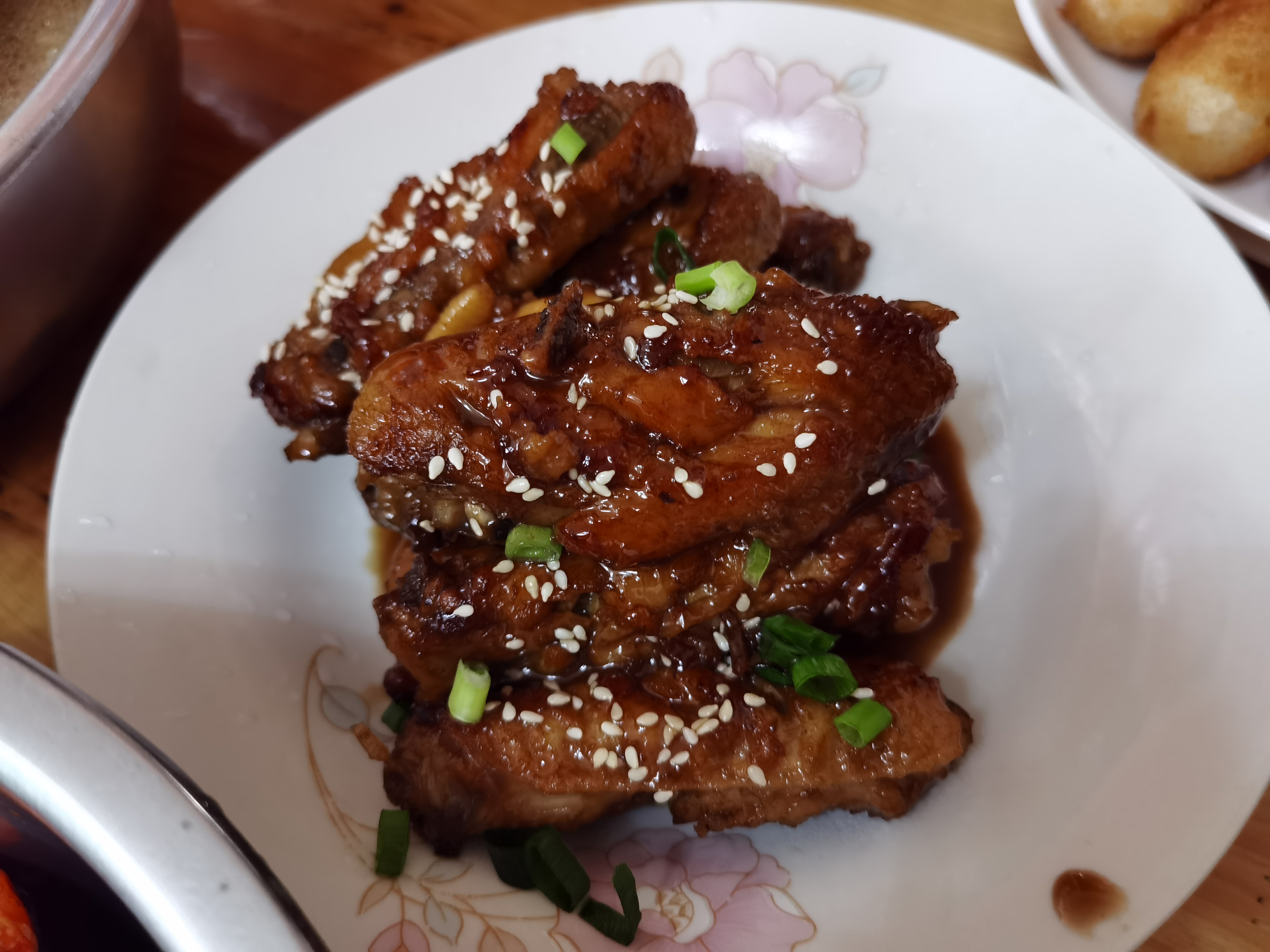 一盘美味的可乐鸡翅素材