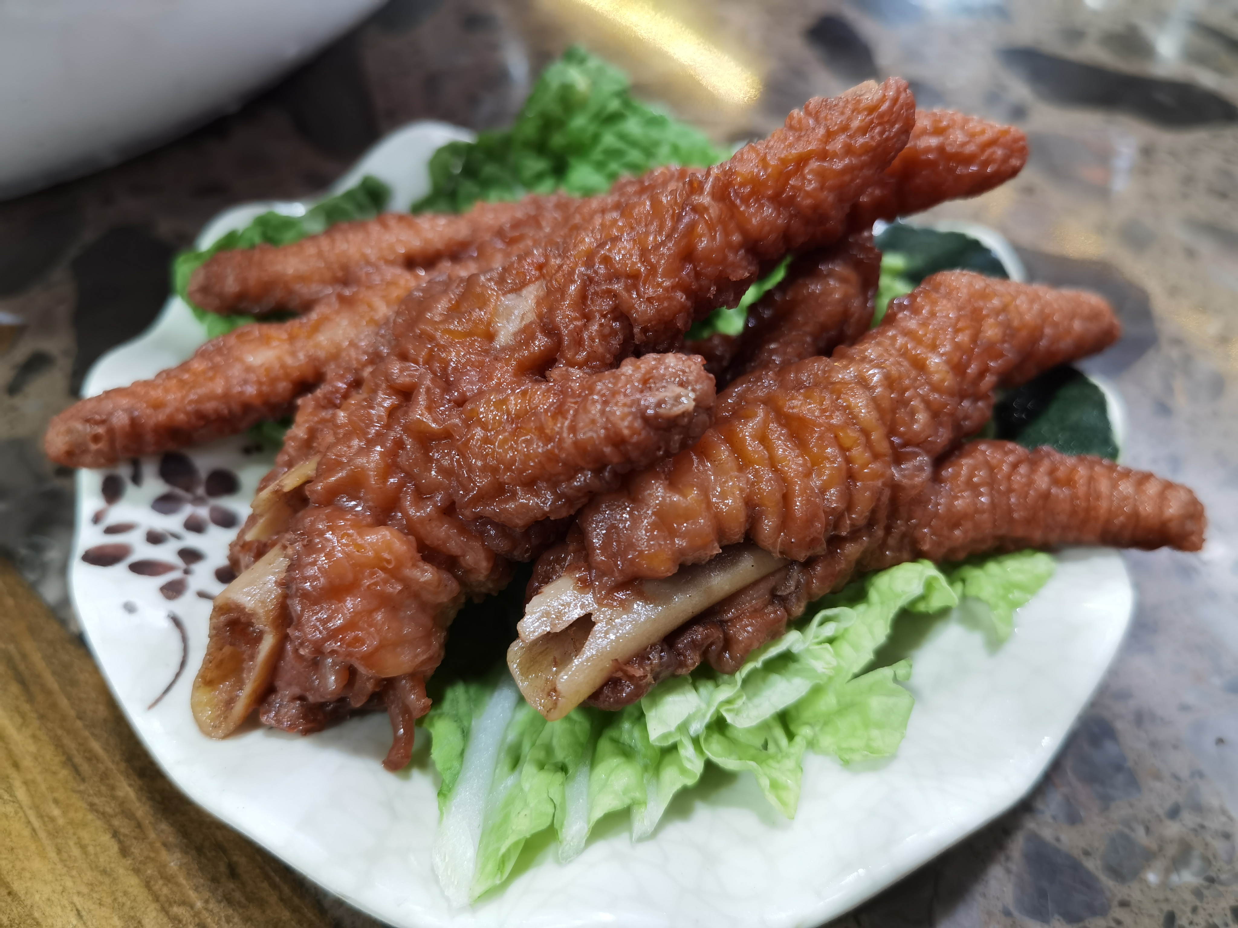 白盘中的虎皮凤爪素材