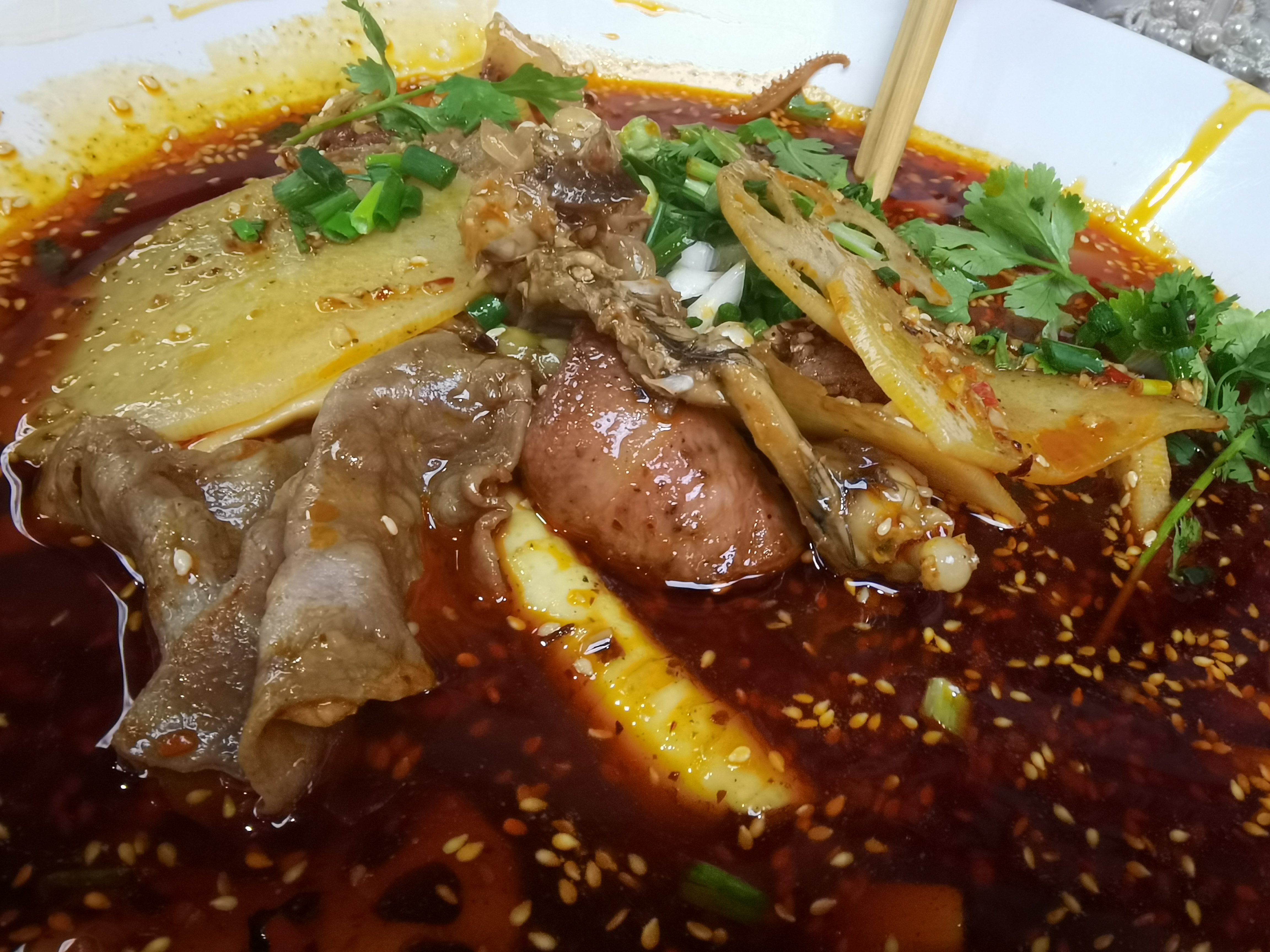 碗中麻辣鲜香的冒菜素材