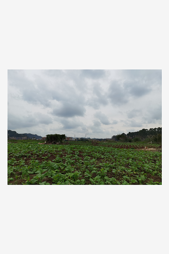 灰暗天空下的城郊风光-众图网