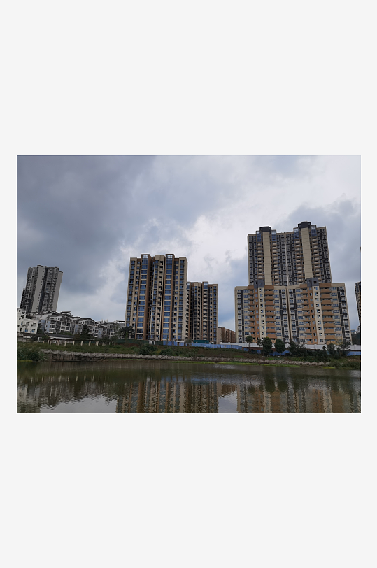 城市河畔倒影美景-众图网