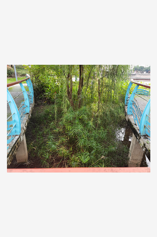 河畔公园蓝色护栏特写-众图网