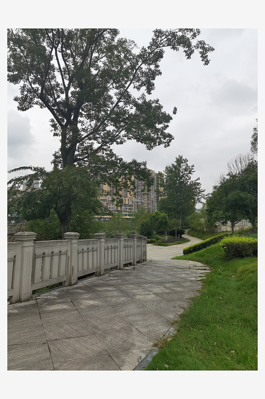 城市公园里的休闲场所-众图网