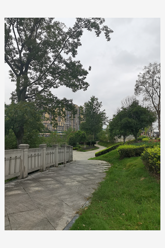 城市公园里的休闲场所-众图网