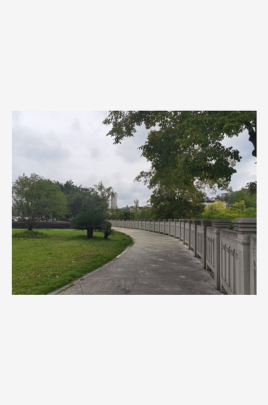 城市公园里的休闲场所-众图网