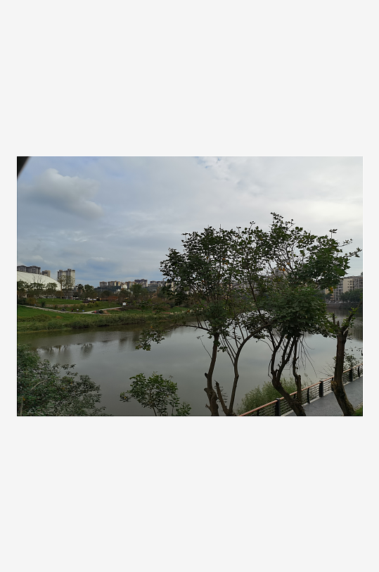 城市公园里的休闲场所-众图网