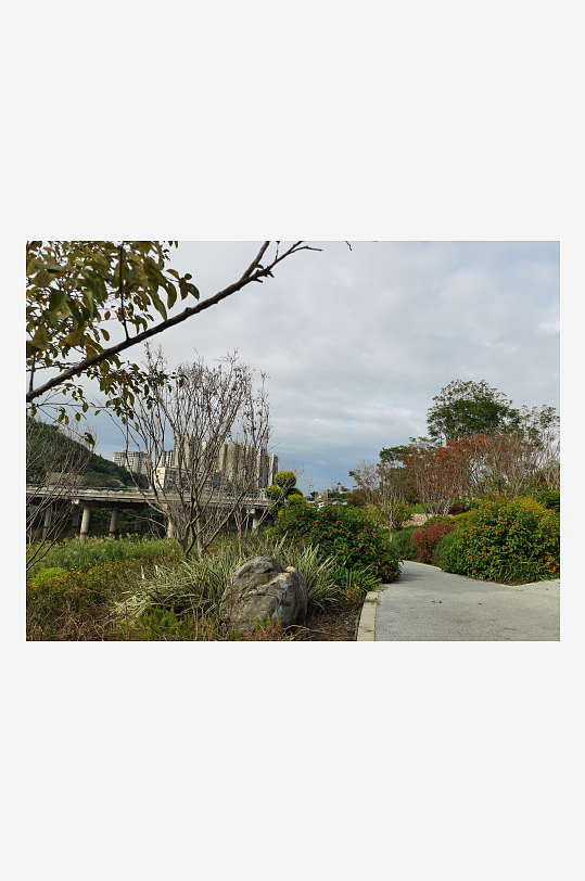 城市公园里的休闲场所-众图网