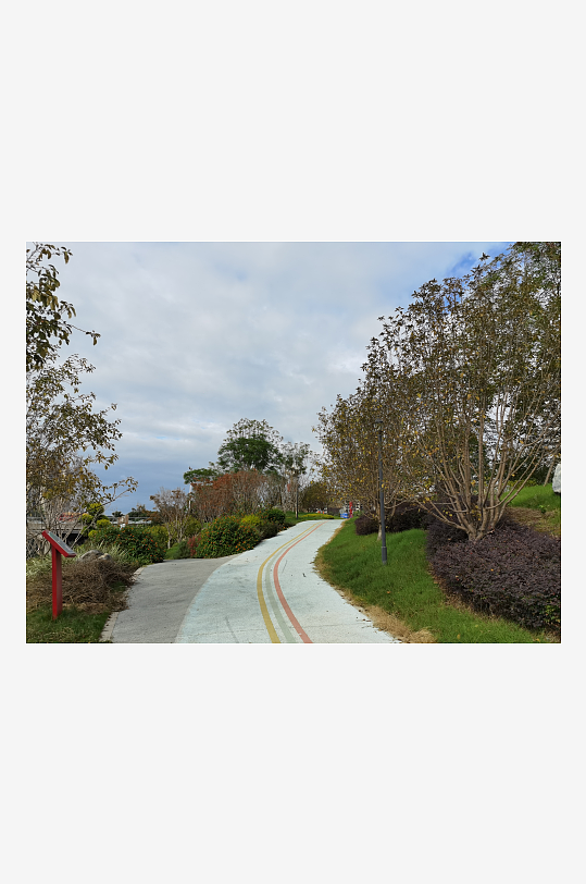 城市公园里的休闲场所-众图网