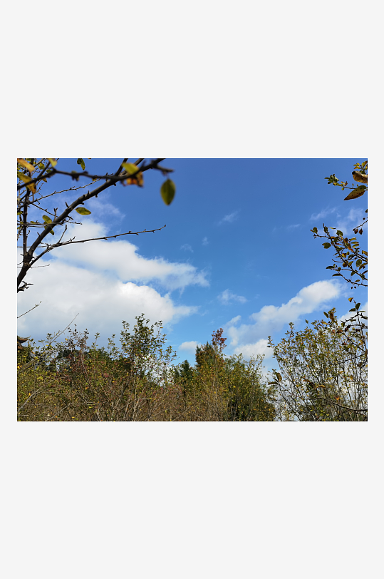 晴朗天空蓝天白云-众图网