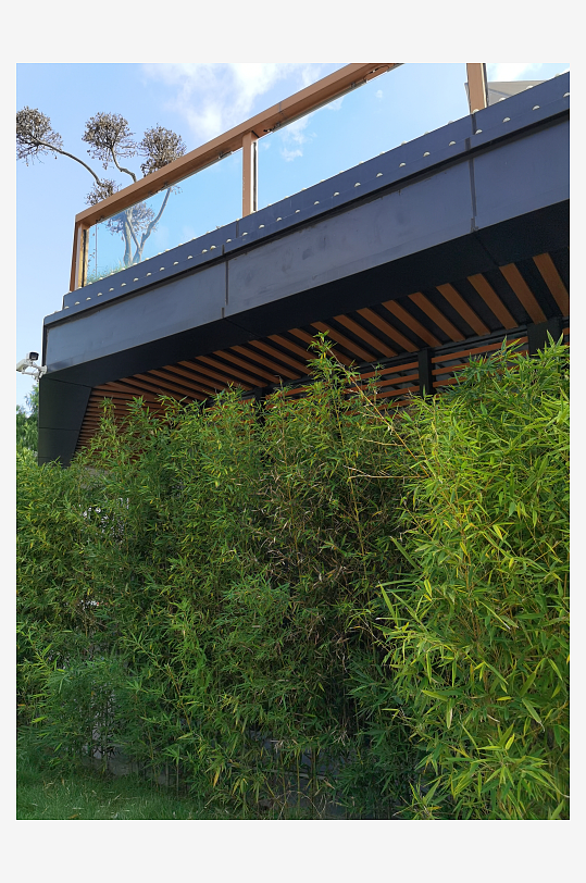 林中休闲建筑一角-众图网