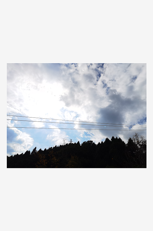 晴朗天气里的蓝天白云-众图网