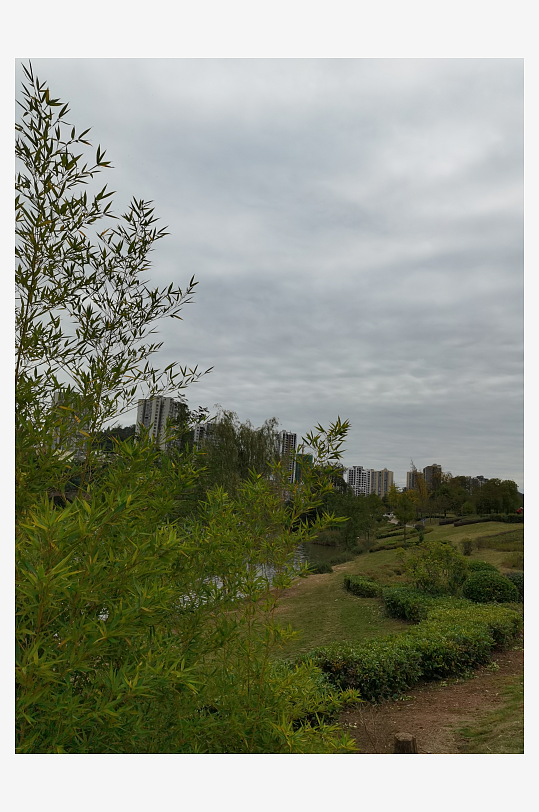 绿意盎然的休闲户外-众图网