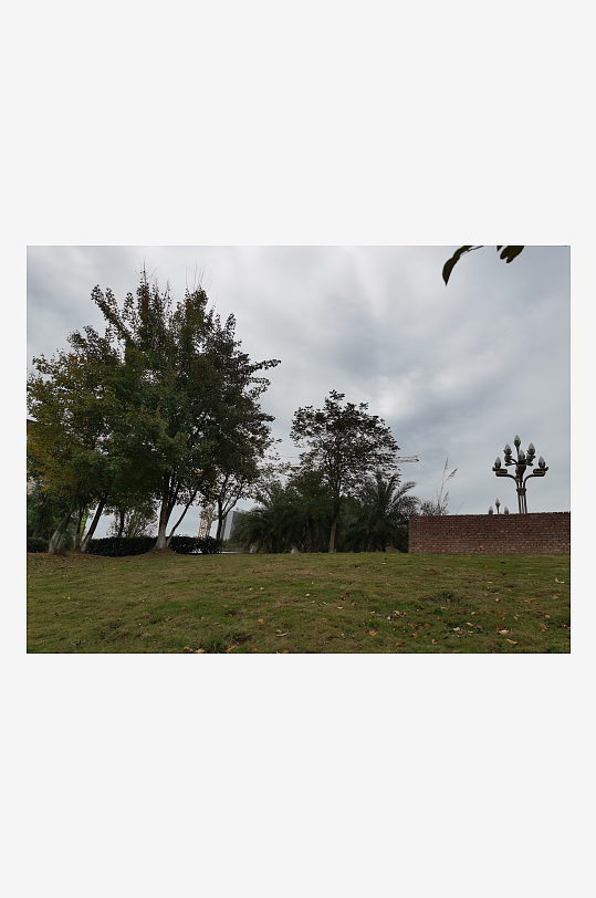 绿意盎然的休闲户外-众图网