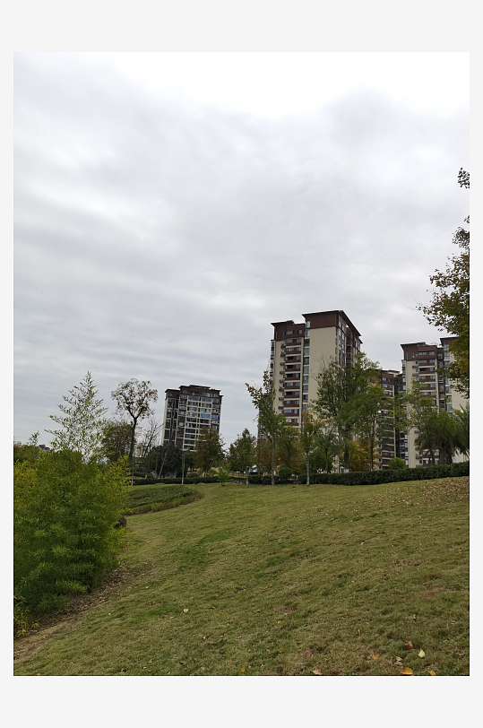 绿意盎然的休闲户外-众图网