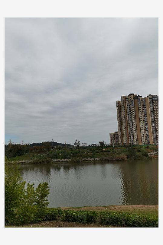 绿意盎然的休闲公园环境-众图网