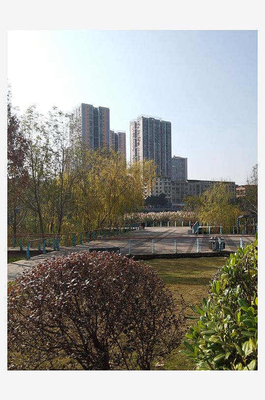 绿植环绕的户外公园-众图网