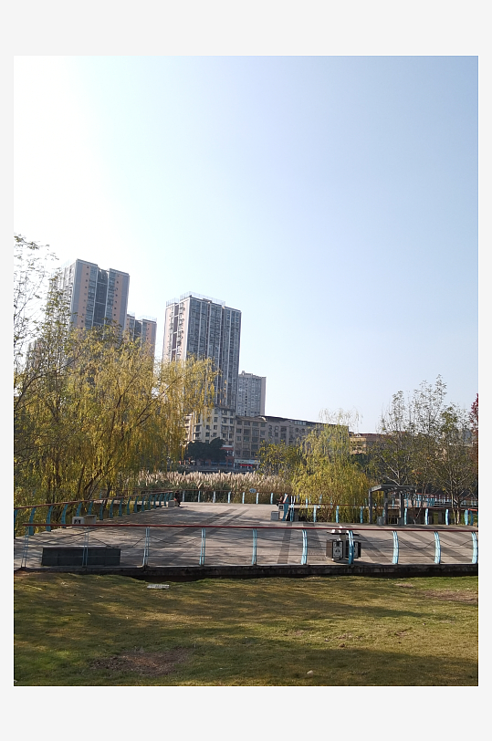 绿植环绕的户外公园-众图网