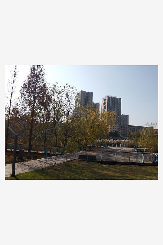 绿植环绕的户外公园-众图网