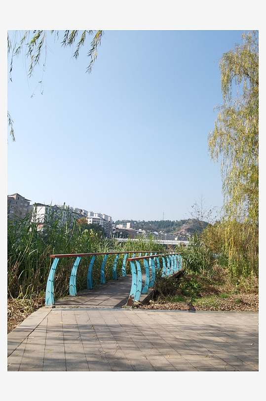 绿植环绕的城市公园-众图网