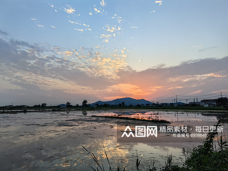 水光镜面遇雨后晚霞素材