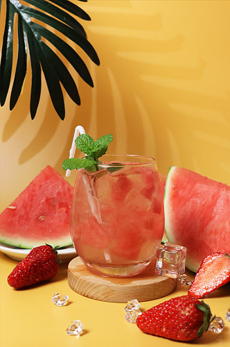 草莓西瓜水果饮料果茶插图夏季摄影照片