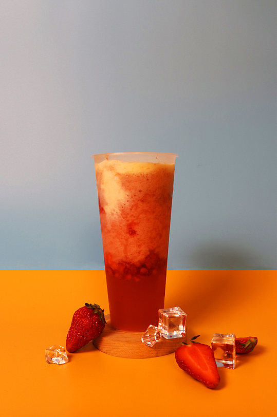 草莓奶茶饮料果茶插图夏季摄影照片