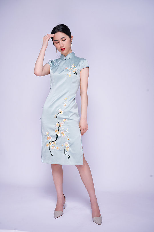 国潮莲清旗袍青年女性站姿商业摄影图片照片