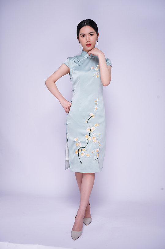 古香古气旗袍女性站姿手势商业摄影图片照片