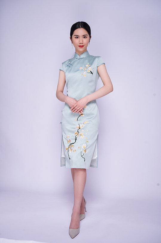 国潮旗袍女性端正大气站姿商业摄影图片照片