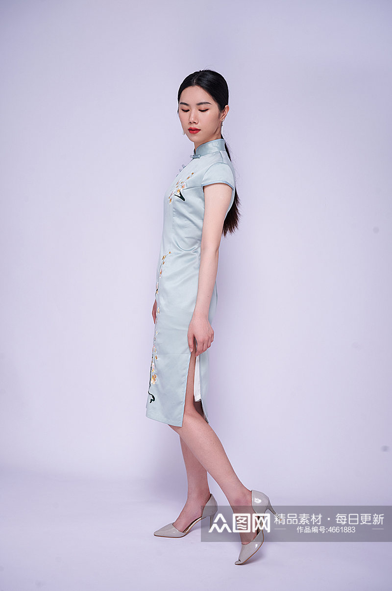 中式清新淡雅旗袍美女站立商业摄影图片照片素材