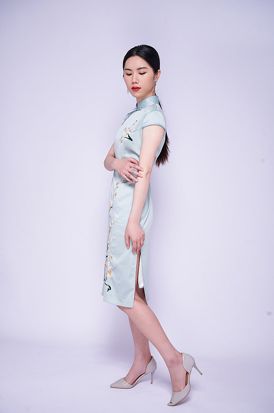 国潮造型中式淡雅旗袍美女商业摄影图片照片